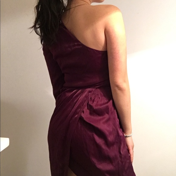 Guess One-Shoulder Draped Dress in Plum - Picture 2 of 6